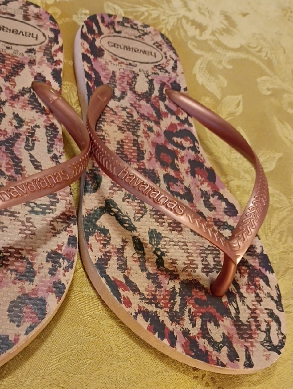 Havaianas  Pink Leopard-Print Flip Flops Women's Size 9/10